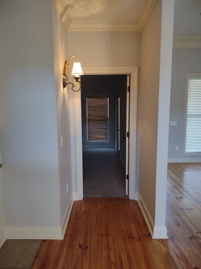 Building Photo - 103 Hallmark Pl