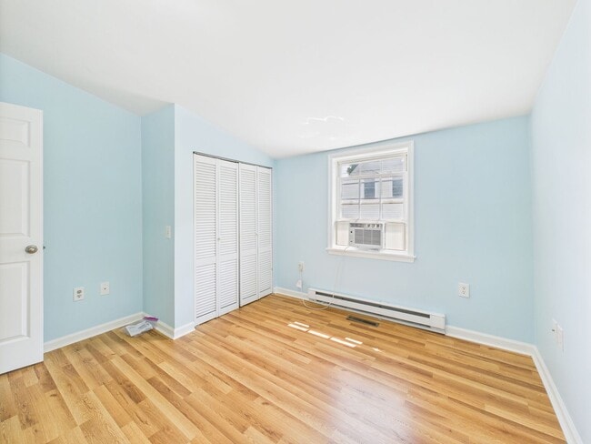 Building Photo - Charming 2-Bedroom near Gypsy Hill Park