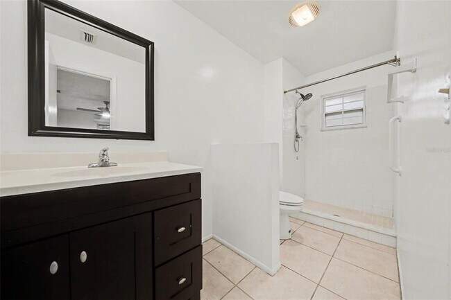 Building Photo - 5033 Loyola Ln