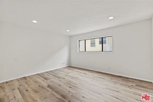 Building Photo - 1033 6th St