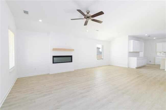 Building Photo - 581 Crystal Dr