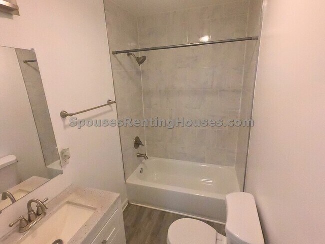 Building Photo - 3706 N Kenwood Ave