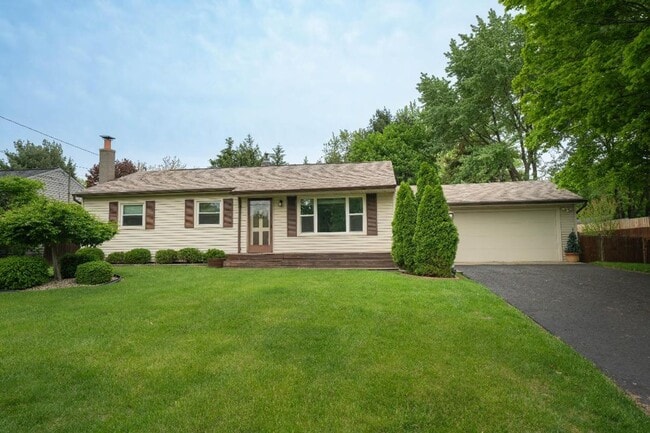 Primary Photo - Three Bedroom Home in the Heart of Portage