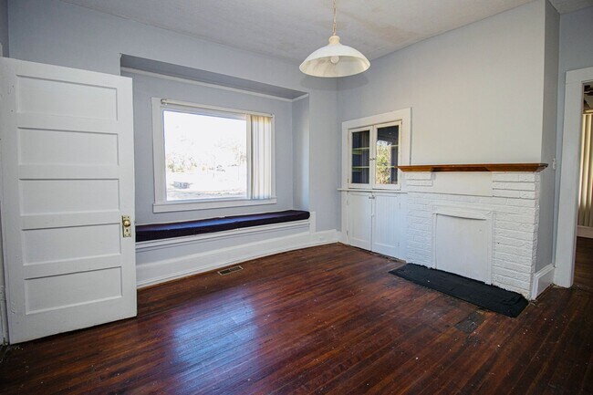 Building Photo - 3 Bedroom, 2 Bath Walking Distance to 5 Points, Close to USC - Available for the 2026-2027 School...