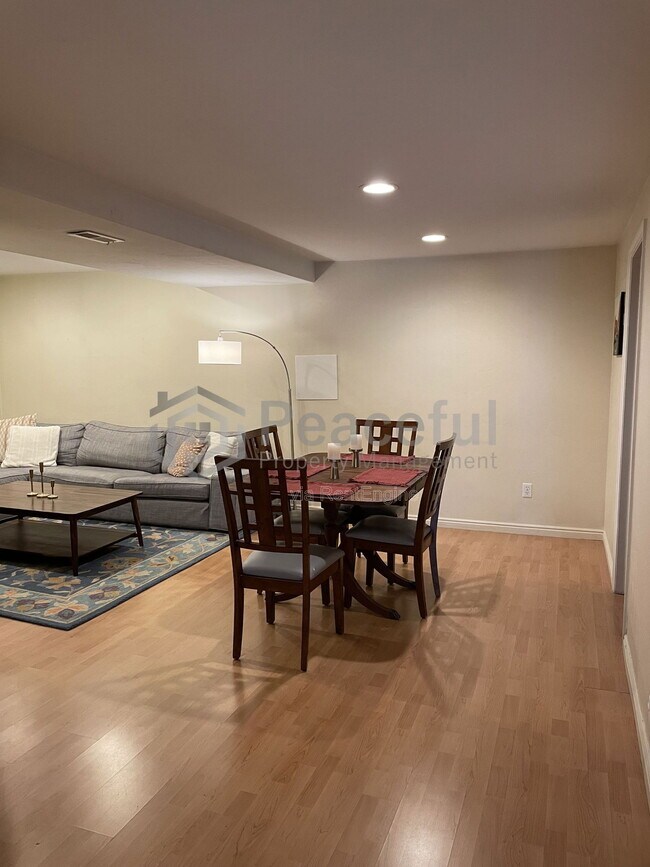 Building Photo - 322 E 6th Ave