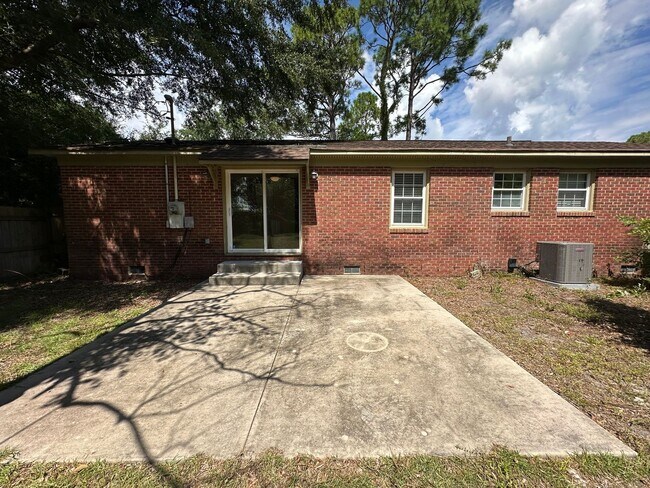 Building Photo - 428 Long Leaf Acres Dr