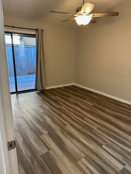 Building Photo - 1202 Thorpe Ln