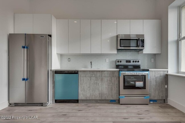 Building Photo - 19 N River St