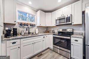 Building Photo - 2501 Fairway Oaks