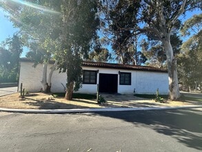 Building Photo - Stunning Furnished Unit! 2 BR, Bonus room and 1 Bath