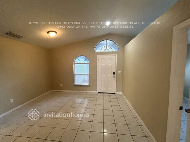 Building Photo - 717 Sand Ridge Dr