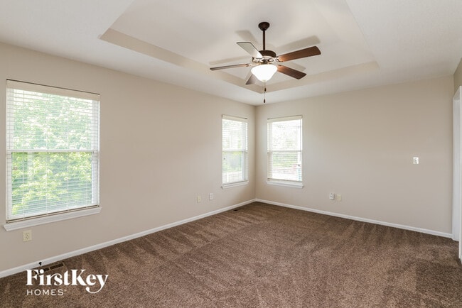 Building Photo - 8700 N Colrain Ct