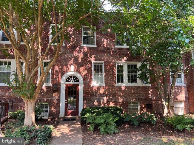 Primary Photo - 1741 N Troy St
