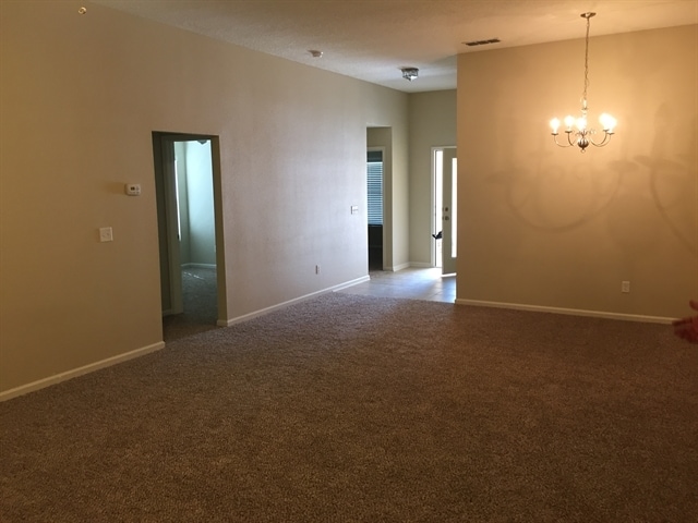 Building Photo - 372 W New England Dr