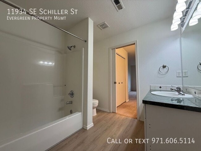 Building Photo - 11934 SE Schiller St