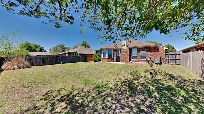 Building Photo - Nice 3 Bedroom 2 Bathroom Home with Storm Shelter and Office!
