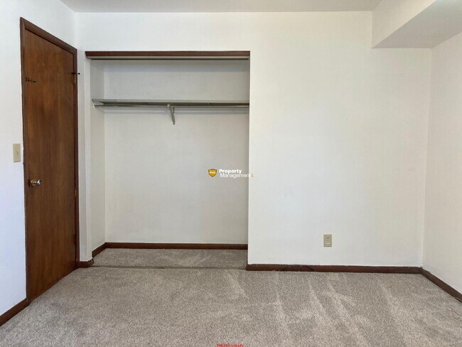 Building Photo - Duplex Neenah