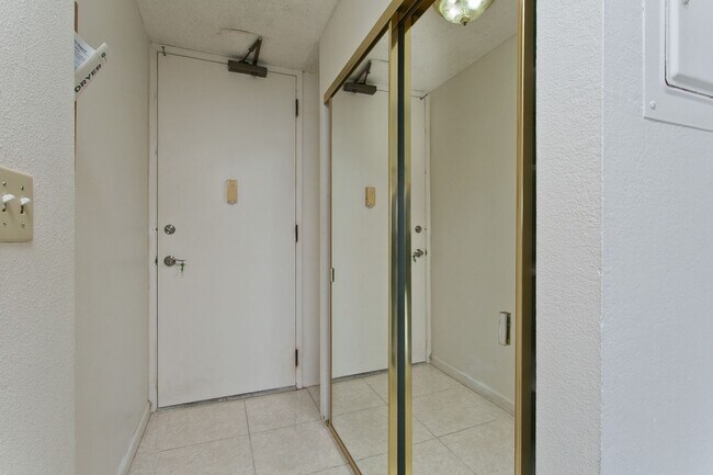 Building Photo - 1 Bed 1 Bath 1 Parking in Lele Pono - spectacular unobstructed view of Pearl Harbor!