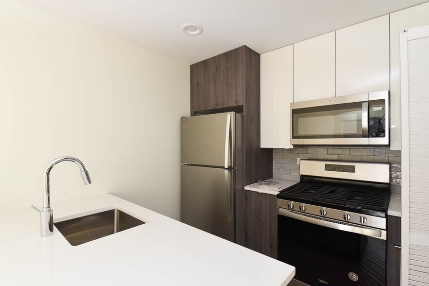 Building Photo - 1016 W Grace St