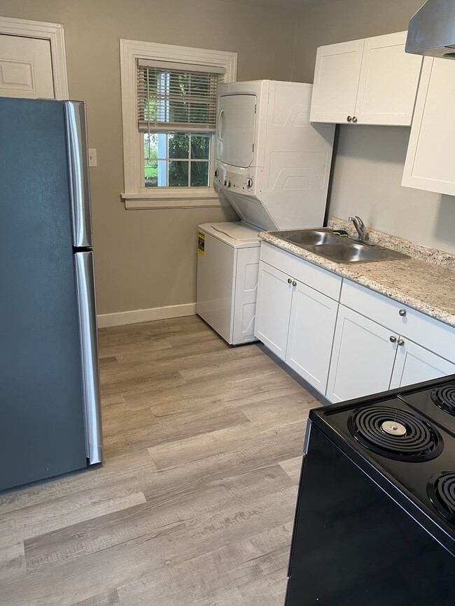 Building Photo - 1/2 Off 1st Month's Rent!! 2 bedroom House in the Randolph Community