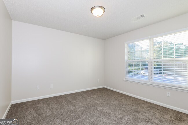 Building Photo - 1924 Simmons Ln