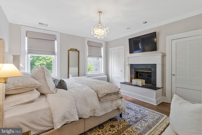 Building Photo - 611 G St SE