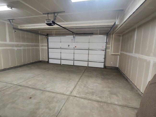Building Photo - New Townhome in Minden for Rent