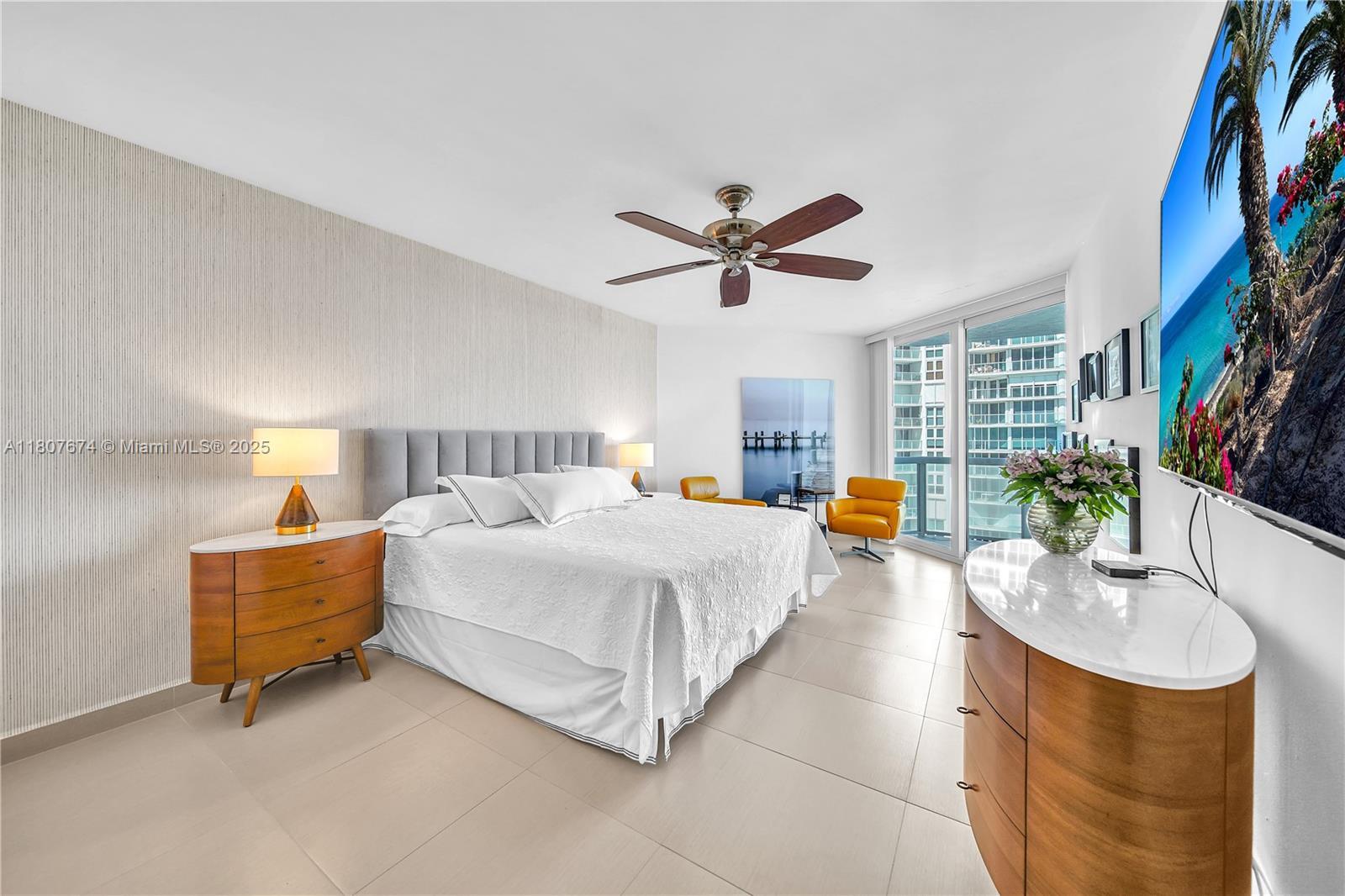 Building Photo - 16425 Collins Ave
