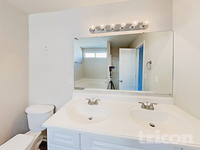 Building Photo - 4436 Christenbury Hills Ln