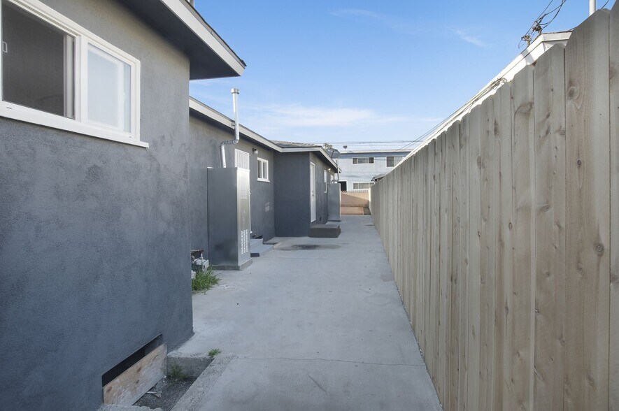 shared private backyard - 4091 Rosecrans Ave