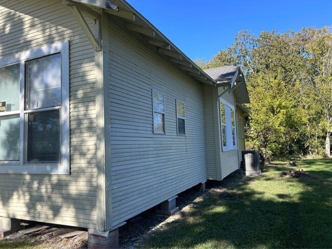 Building Photo - 1925 11th St