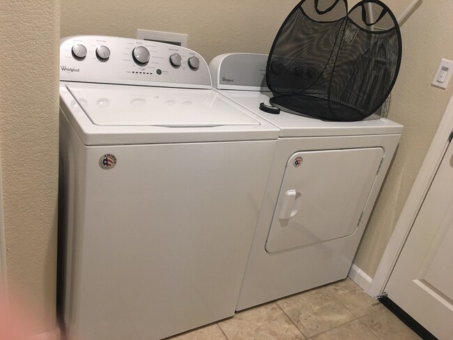 Building Photo - Do Not Disturb Occupants. Apply Now to Schedule Viewing. *****YARD SERVICE INCLUDED*****