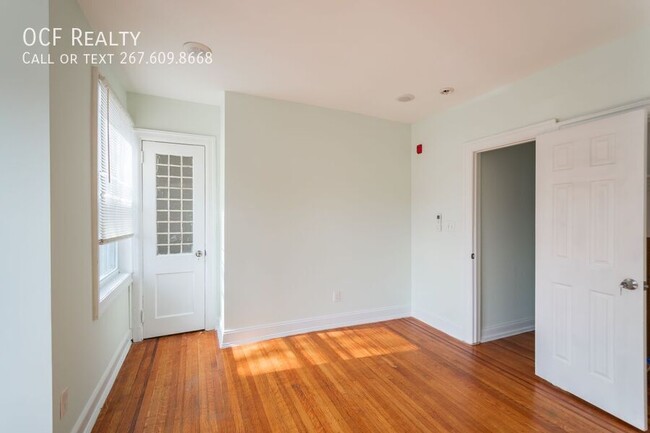 Building Photo - Large One Bed Cobbs Creek Apartment