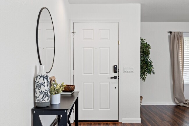 Entryway - 903 Valerie Ln