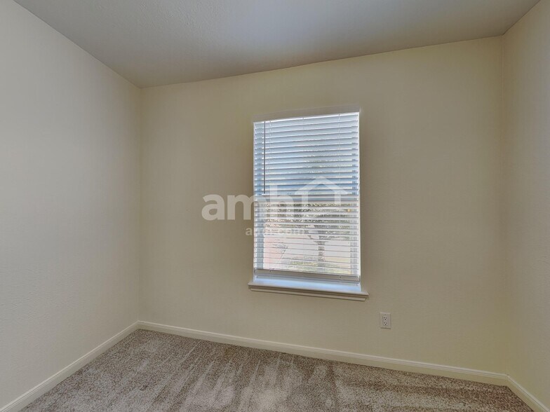 Building Photo - 18735 Westgate Park Dr