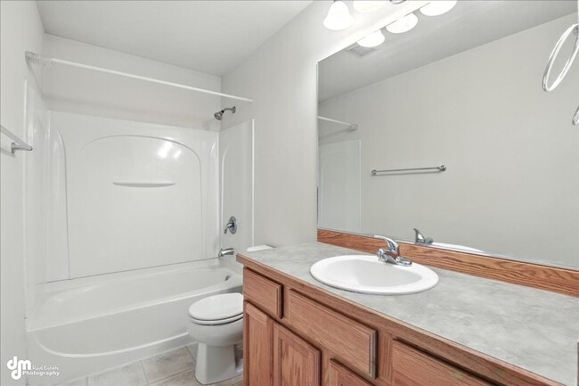 Building Photo - Charming 2BD/2BA Condo!