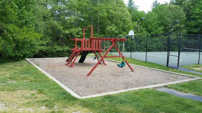 Building Photo - 10 E Ridge Dr