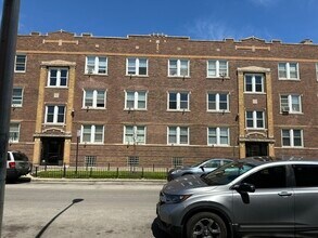 Building Photo - 4058 W Dickens Ave
