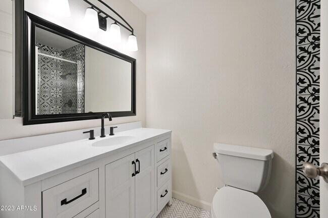 Building Photo - 313 S Ocean Dr