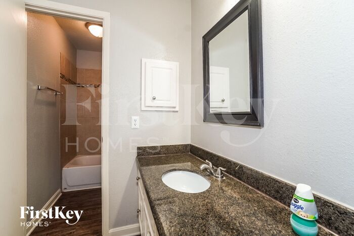 Building Photo - 6914 Leandra Dr