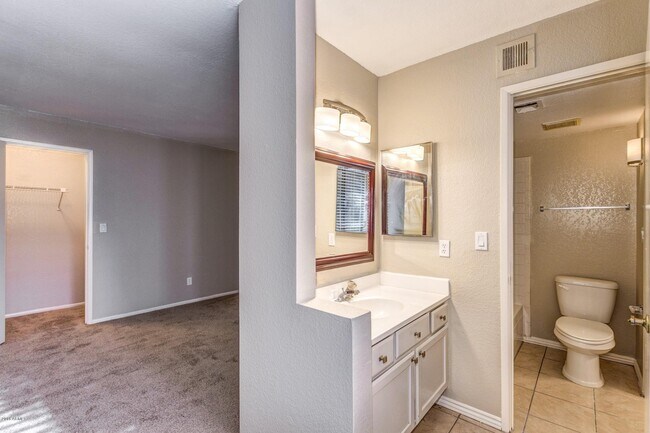 Building Photo - 4901 S Calle Los Cerros Dr