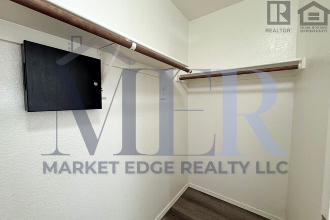 Building Photo - 3Bed/2Bath House at 51st Ave/Loop 101! $199 MOVE-IN SPECIAL! Ready for Immediate Move-In!
