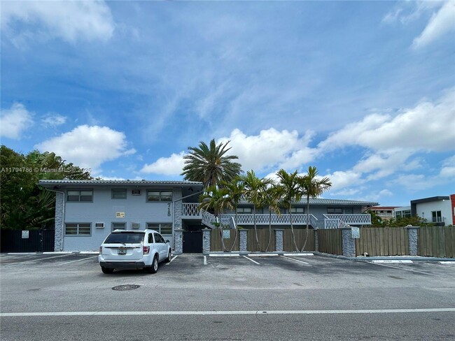 Primary Photo - 715 NE 6th St