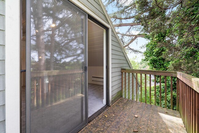 Building Photo - Inviting, remodeled 3-bdr/1.5-bath in Division/Hawthorne duplex—Privacy, A/C, parking, & storage