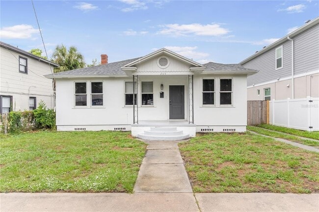 Primary Photo - 206 N Albany Ave