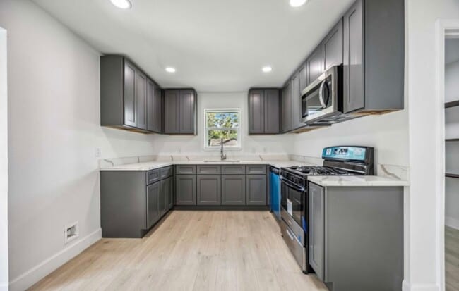 Building Photo - 2819 Toyah Ave