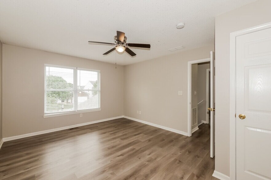 Building Photo - 7204 Parklake Pl