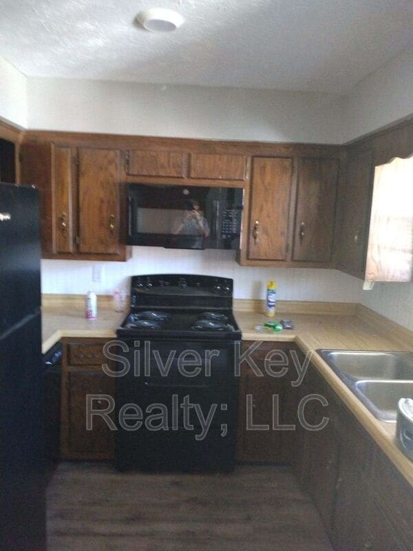Building Photo - 408-410 Oklahoma St