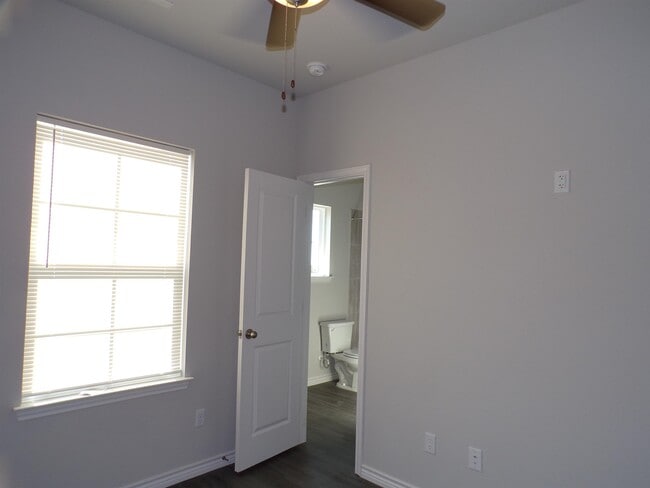 Building Photo - 111 Peruna Dr