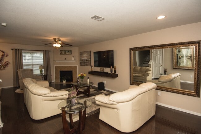 Building Photo - 16933 Scenic Knoll